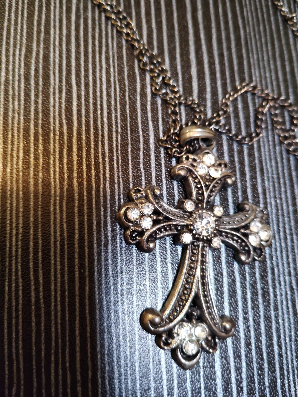 Antique-Style Silver Cross Pendant Necklace with Clear Crystals